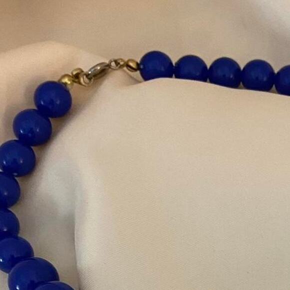 Vintage Nautical theme 80s blue and white beaded necklace with gold accents - Picture 2 of 4